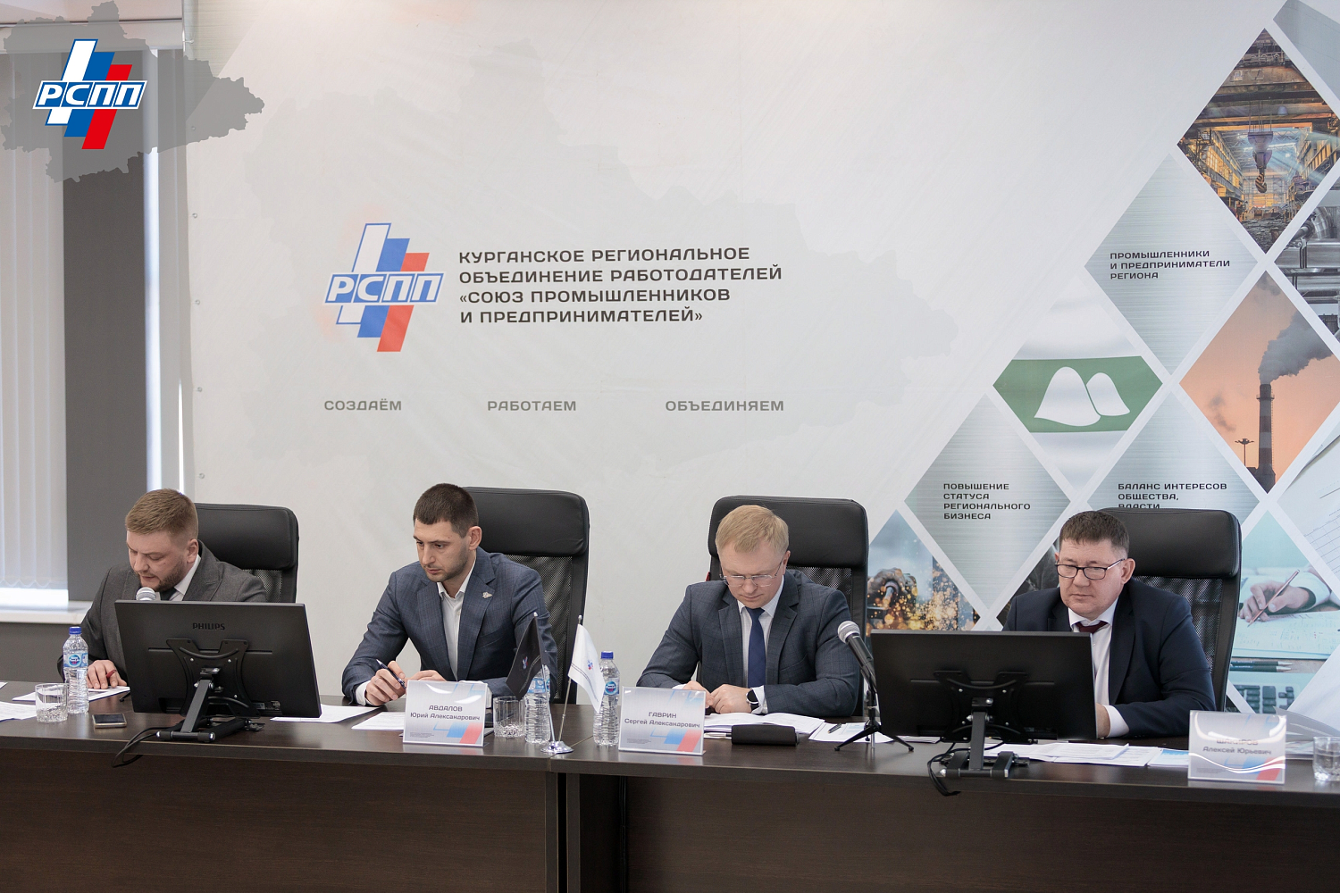 ДИРЕКТОР ДЕПАРТАМЕНТА СОЦИАЛЬНОЙ ПОЛИТИКИ ИВАН ВЛАДИМИРОВИЧ СМИРНЫХ РАССКАЗАЛ БИЗНЕСУ О ФЕДЕРАЛЬНОМ ПРОЕКТЕ «ПРОИЗВОДИТЕЛЬНОСТЬ ТРУДА»